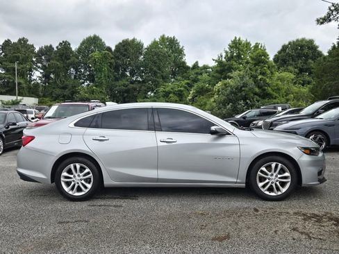Used 2018 Chevrolet Malibu LT FWD image 4