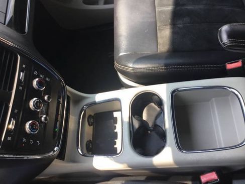 Used 2018 Dodge Grand Caravan SXT FWD image 19