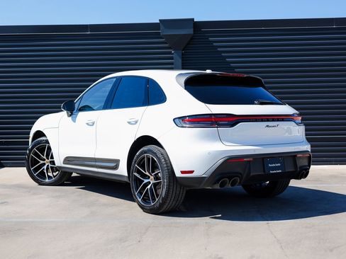 Certified 2025 Porsche Macan Turbo image 3