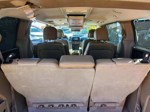 Used 2012 Volkswagen Routan SEL image 20