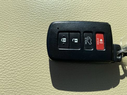 Used 2017 Toyota Highlander Limited image 39