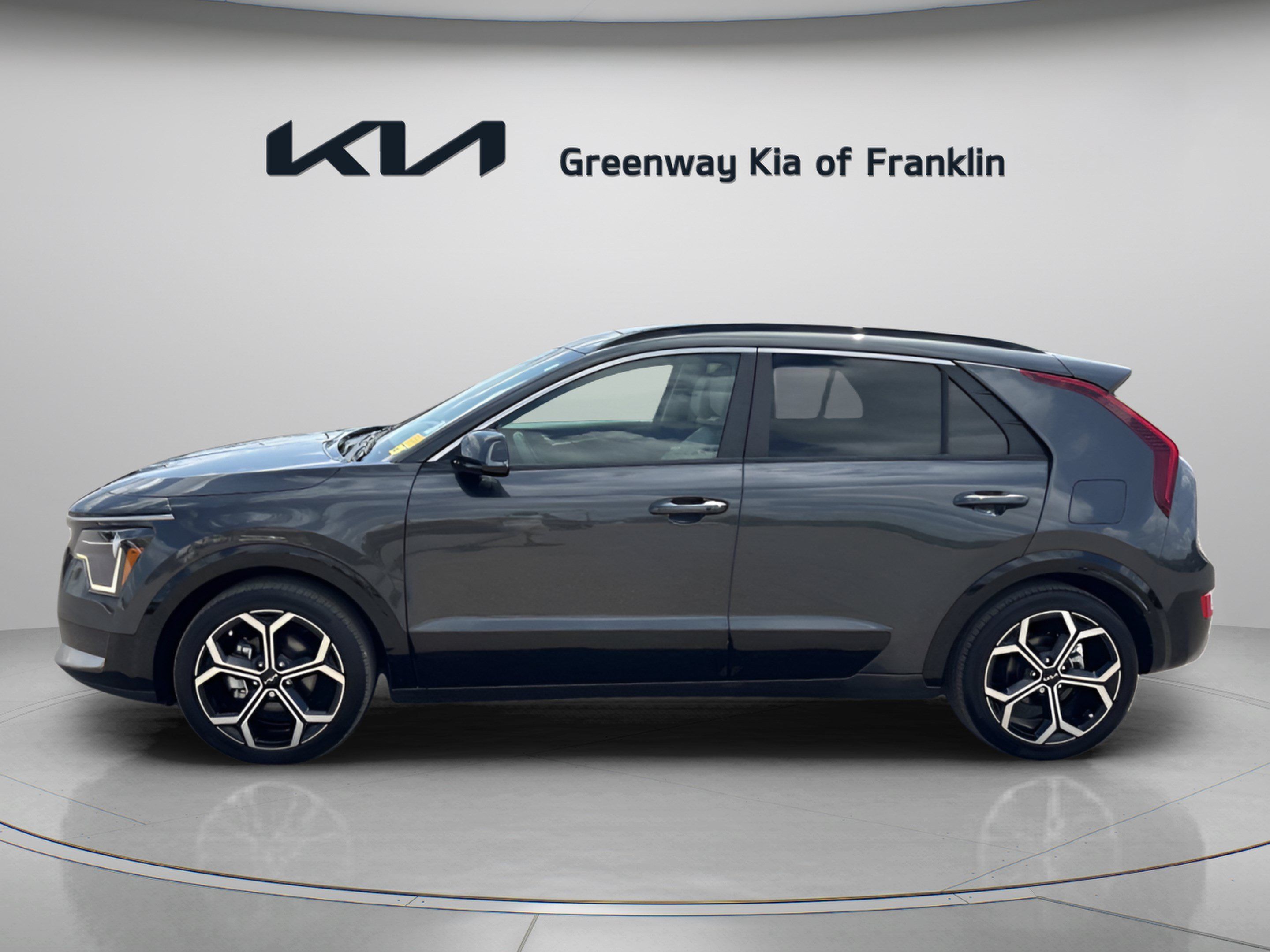 Used 2023 Kia Niro EX Touring FWD image 4