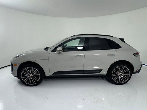 Certified 2025 Porsche Macan image 2