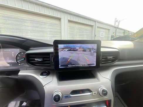 Used 2023 Ford Explorer XLT image 17