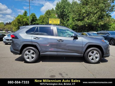 Used 2022 Toyota RAV4 XLE w/ Convenience Package image 6