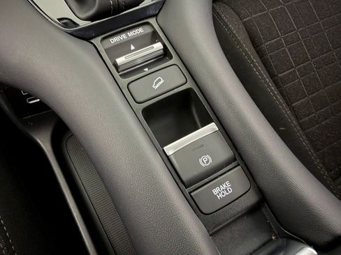 Certified 2025 Honda HR-V LX image 16