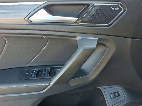 Used 2022 Volkswagen Tiguan SEL R-Line image 12