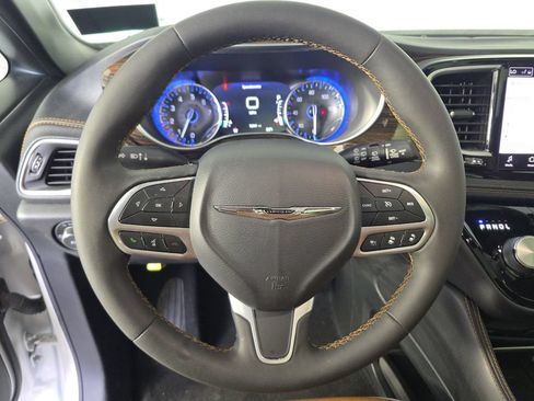 Used 2022 Chrysler Pacifica Pinnacle FWD image 11