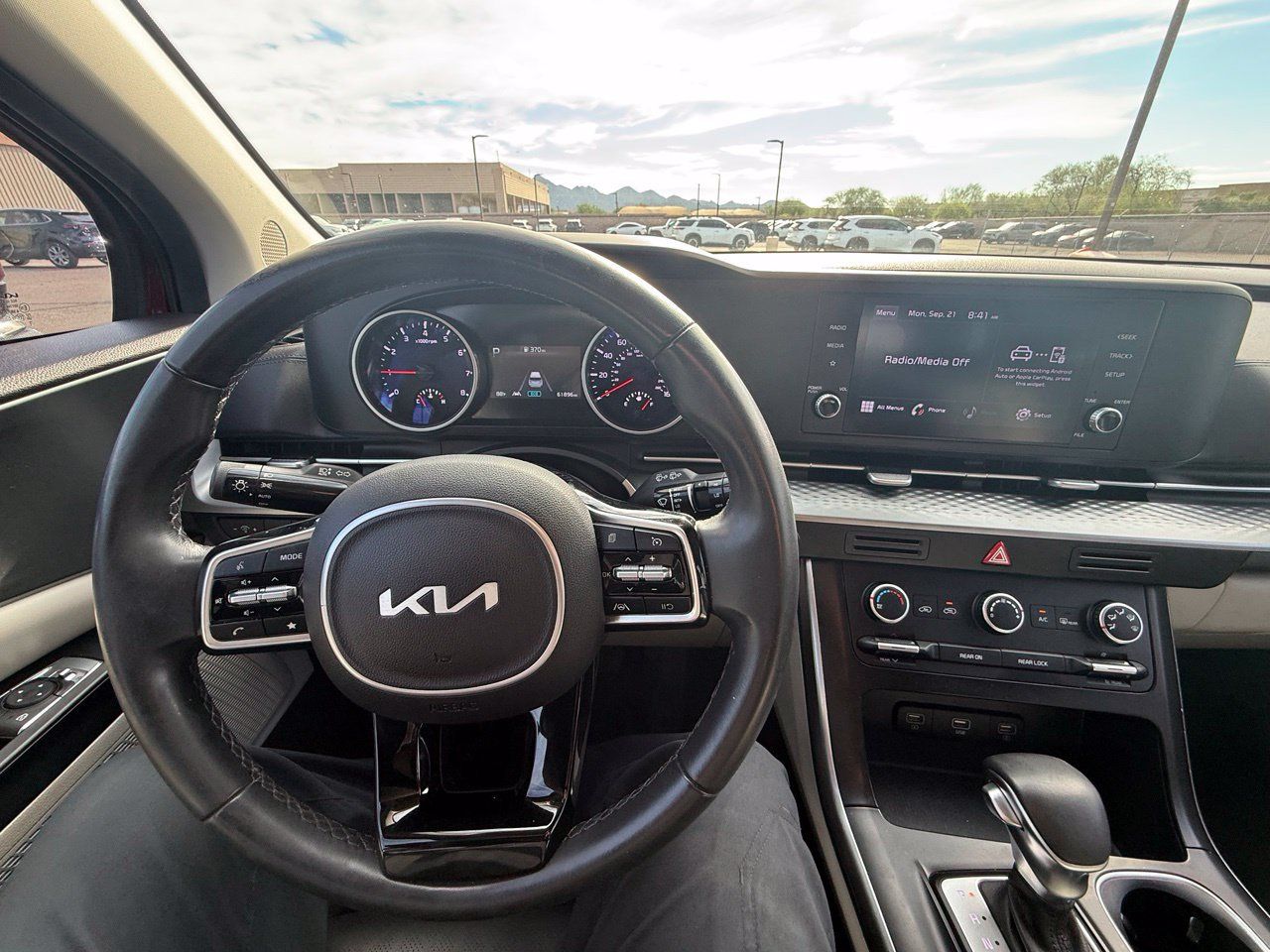 Used 2022 Kia Carnival LX FWD image 24