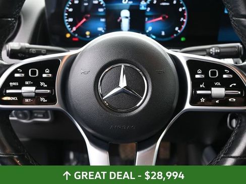 Used 2023 Mercedes-Benz GLB 250 4MATIC image 32