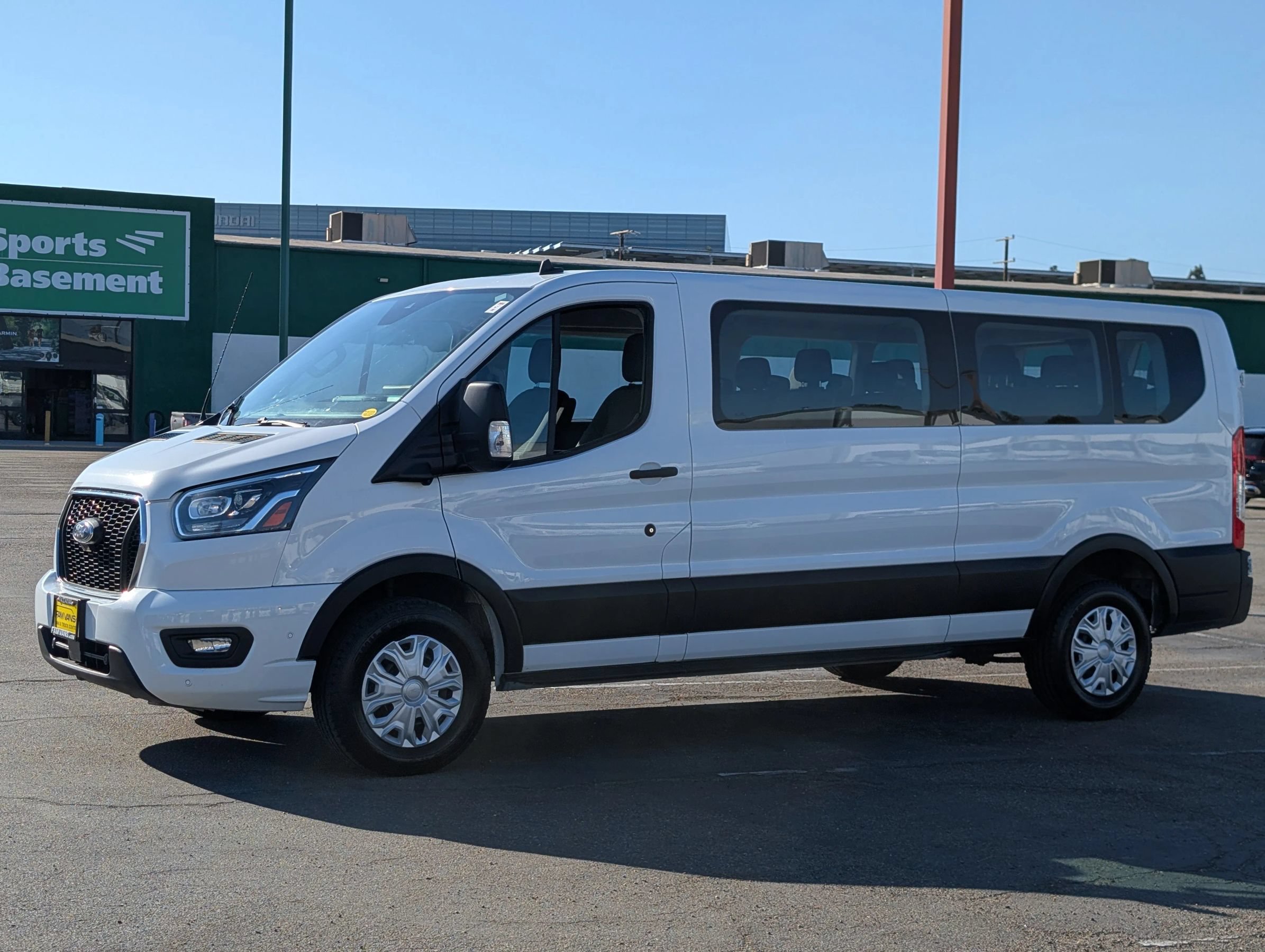 Used 2023 Ford Transit 350 XLT RWD image 3