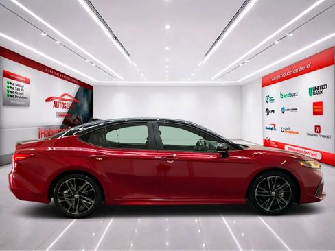Used 2025 Toyota Camry XSE FWD image 9