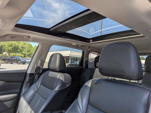 Used 2022 Nissan Murano SL w/ SL Moonroof Package FWD image 17