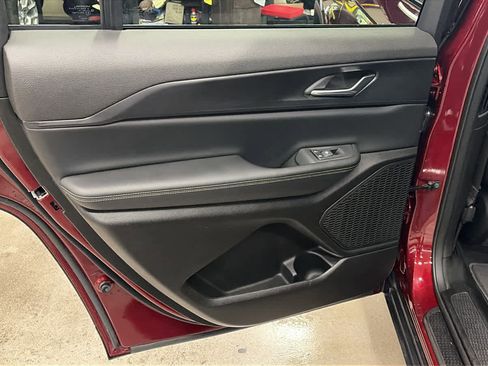 Used 2024 Jeep Grand Cherokee L Altitude image 21