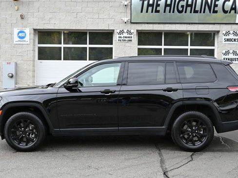 Used 2024 Jeep Grand Cherokee L Laredo image 4