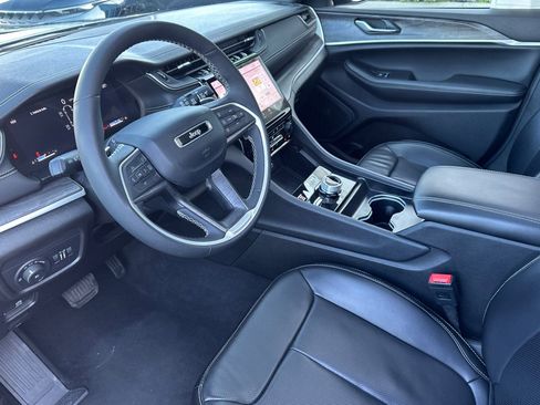 Used 2024 Jeep Grand Cherokee L Limited w/ Luxury Tech Group II AWD/4WD image 12