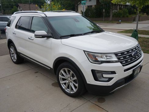 Used 2016 Ford Explorer Limited w/ Equipment Group 301A AWD/4WD image 8