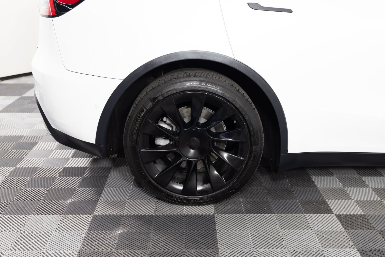 Used 2021 Tesla Model Y Long Range AWD/4WD image 39