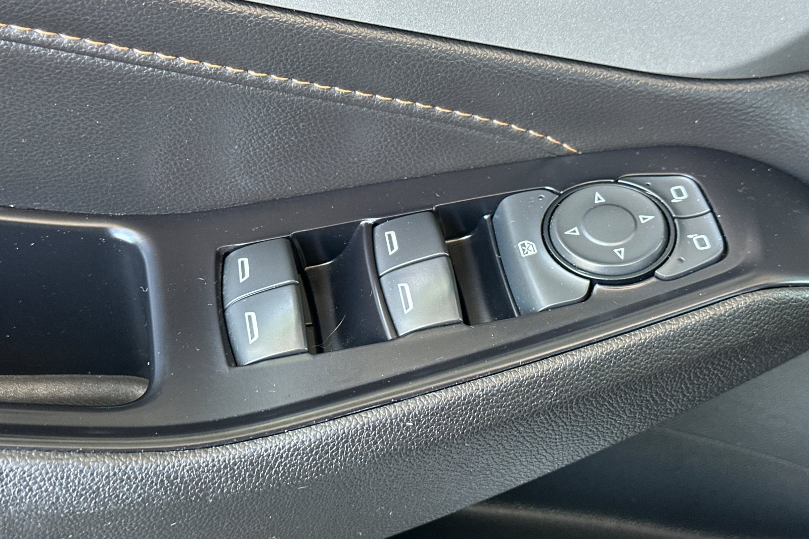 Used 2020 Chevrolet Traverse LS FWD image 12