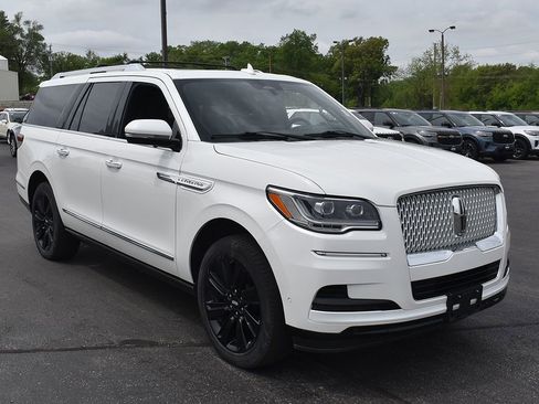 Used 2024 Lincoln Navigator L Reserve AWD/4WD image 5