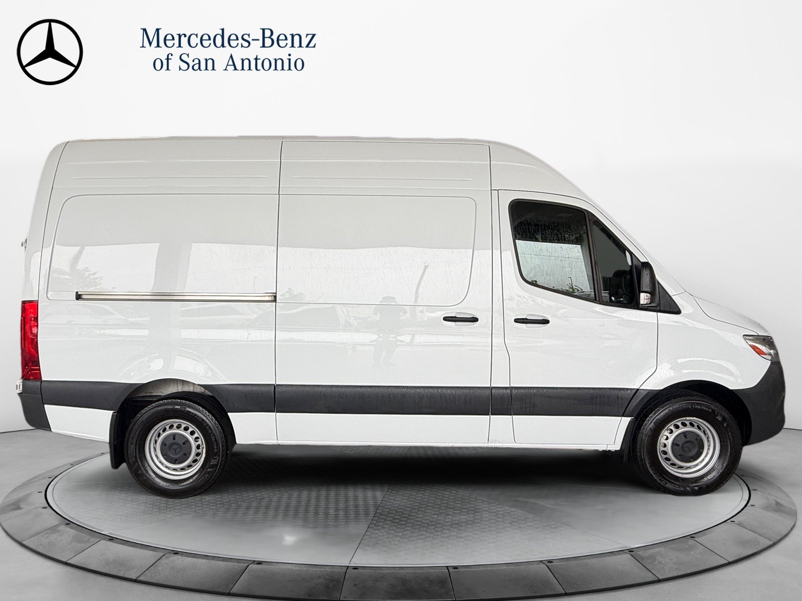 Used 2025 Mercedes-Benz Sprinter 2500 image 8