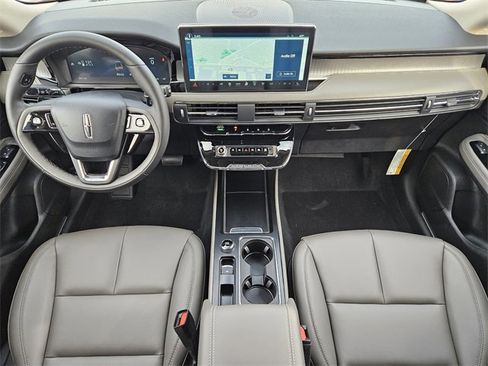 New 2026 Lincoln Corsair Premiere image 24