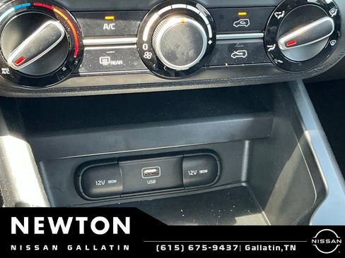 Used 2025 Kia Soul LX w/ LX Technology Package FWD image 19