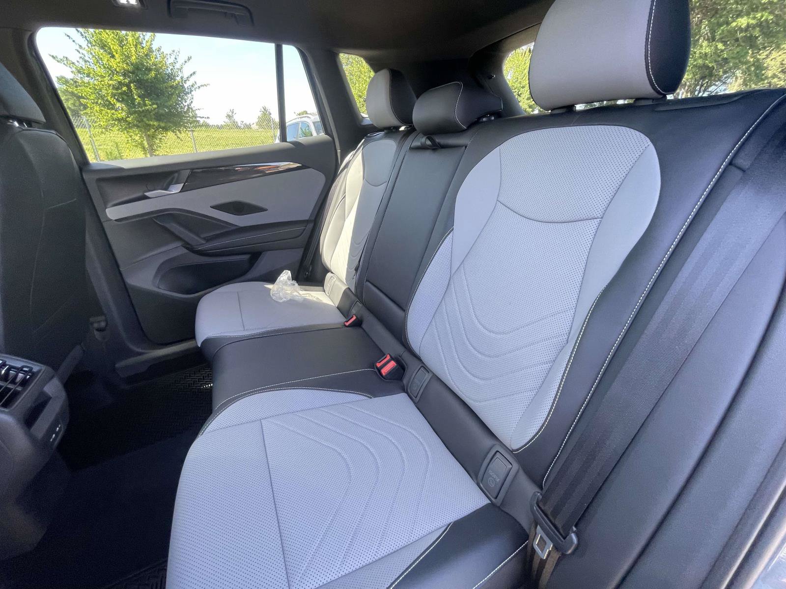 New 2026 Volkswagen Tiguan SE R-Line FWD image 13