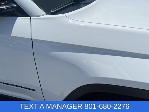 Used 2023 Jeep Grand Cherokee Limited w/ Luxury Tech Group II AWD/4WD image 13