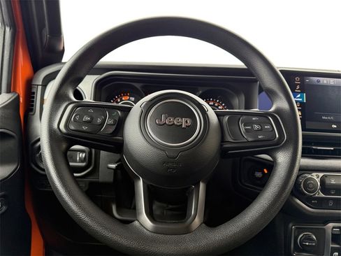 Used 2025 Jeep Wrangler Sport image 12