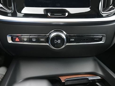Used 2023 Volvo S60 B5 Ultimate image 11