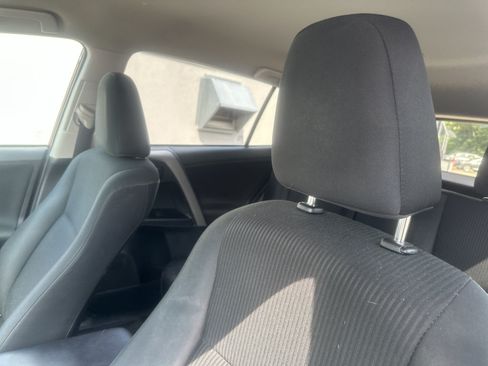 Used 2018 Toyota RAV4 LE w/ All Weather Liner Package FWD image 9