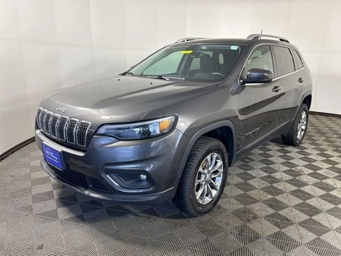 Used 2019 Jeep Cherokee Latitude Plus w/ Comfort/Convenience Group AWD/4WD image 3