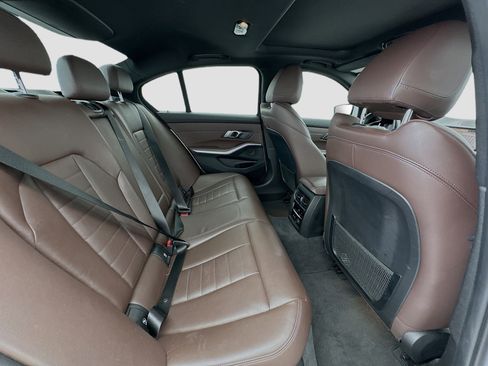 Used 2019 BMW 330i Sedan w/ M Sport Package image 19