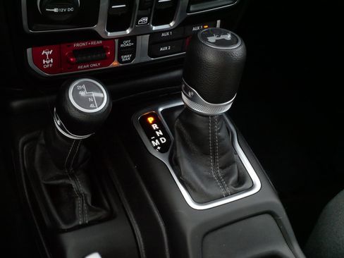 Used 2024 Jeep Wrangler Unlimited Rubicon w/ Technology Group image 24