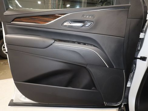 Used 2023 Cadillac Escalade Luxury AWD/4WD image 23