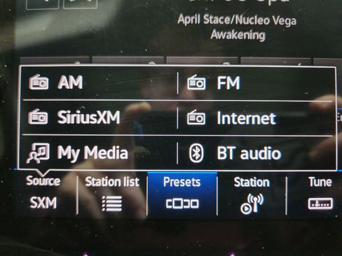 Certified 2023 Volkswagen Tiguan SE w/ Panoramic Sunroof Package image 17