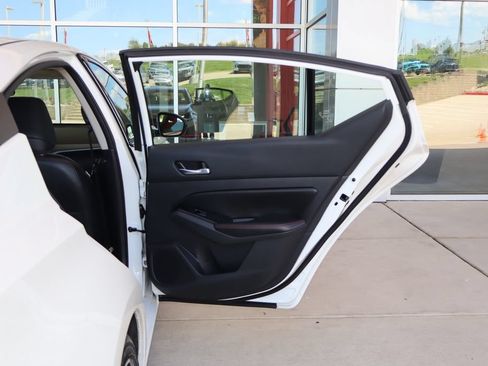 Used 2024 Nissan Altima 2.5 SR FWD image 33