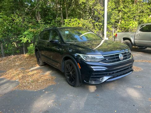 Used 2022 Volkswagen Tiguan SE R-Line image 3