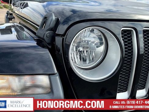 Used 2019 Jeep Wrangler Unlimited Sahara AWD/4WD image 29