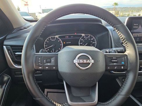 Used 2026 Nissan Rogue SV FWD image 11