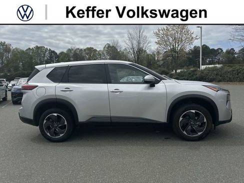 Used 2024 Nissan Rogue SV AWD/4WD image 6
