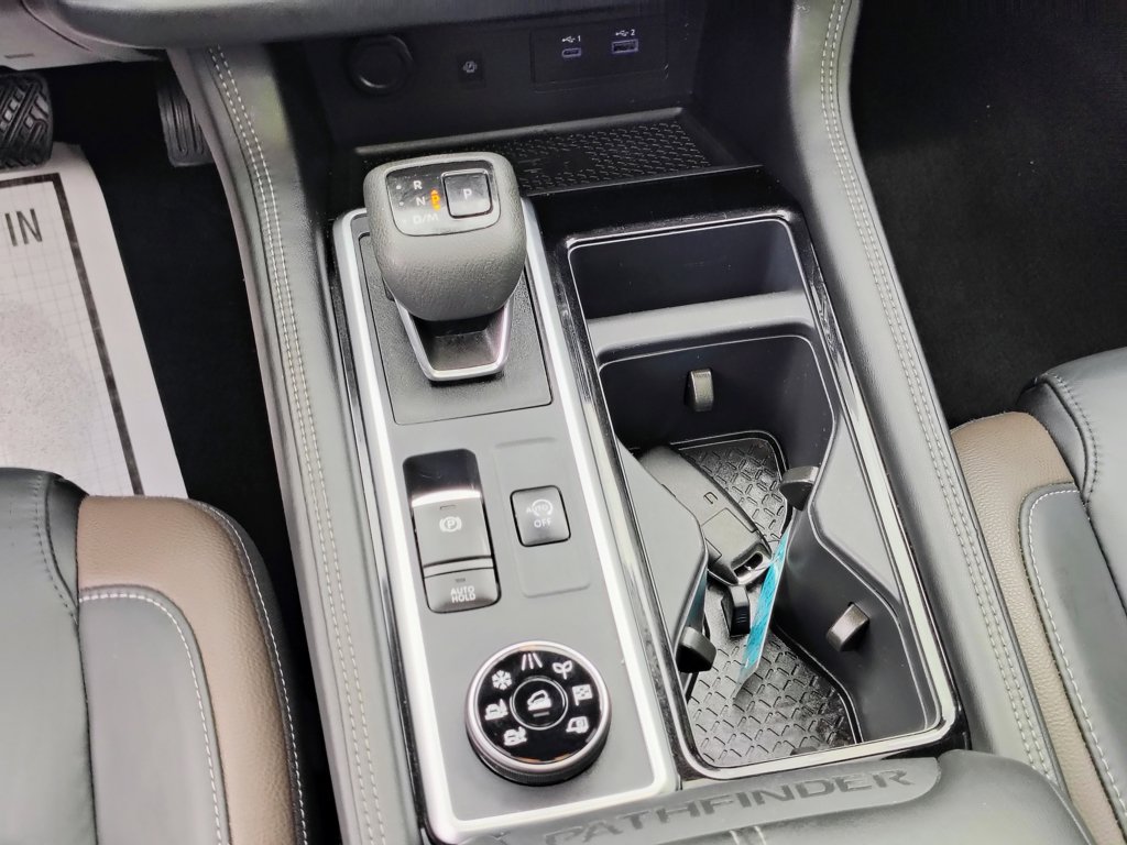 Used 2024 Nissan Pathfinder Platinum AWD/4WD image 44