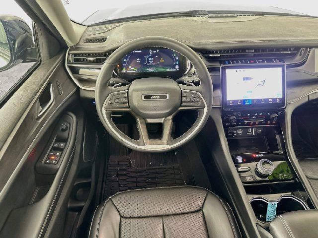 Used 2023 Jeep Grand Cherokee 30th Anniversary AWD/4WD image 11