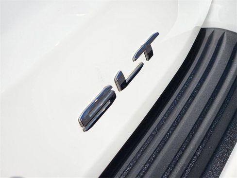 Used 2024 GMC Yukon XL SLT w/ SLT Luxury Package image 12