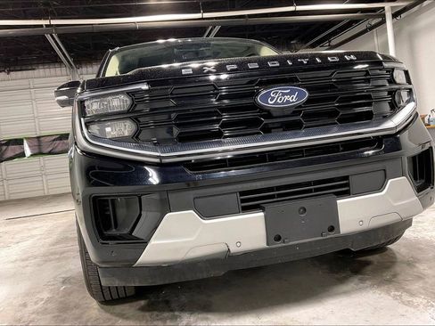 Used 2025 Ford Expedition Platinum AWD/4WD image 36
