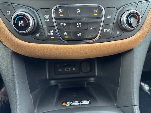 Used 2021 Chevrolet Equinox Premier image 30