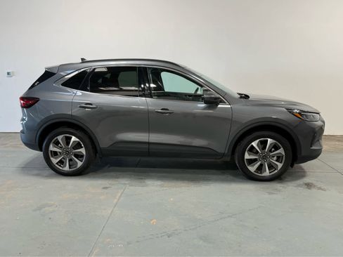 Used 2025 Ford Escape Platinum image 6