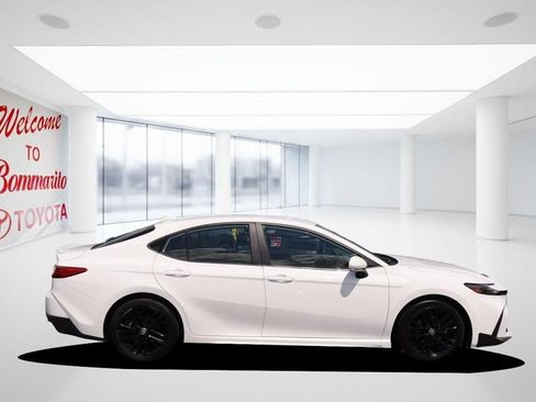 Used 2025 Toyota Camry SE FWD image 5