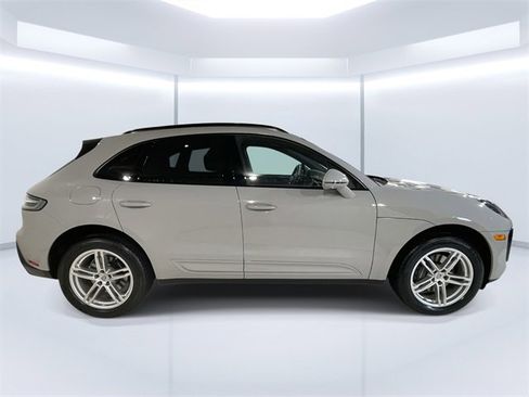Used 2025 Porsche Macan image 5